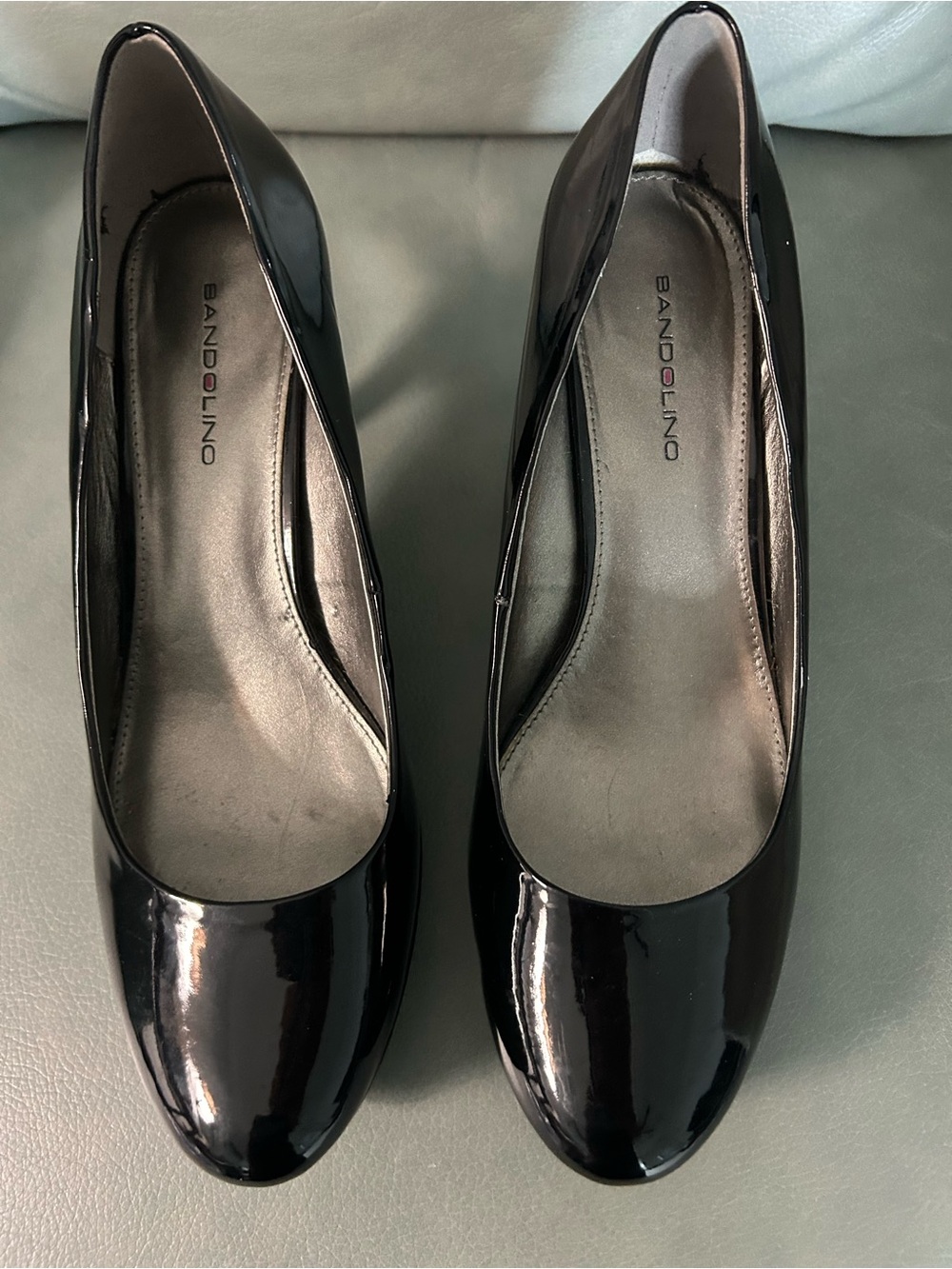 Bandolino Women’s Black Patent Round-Toe Pumps worn once